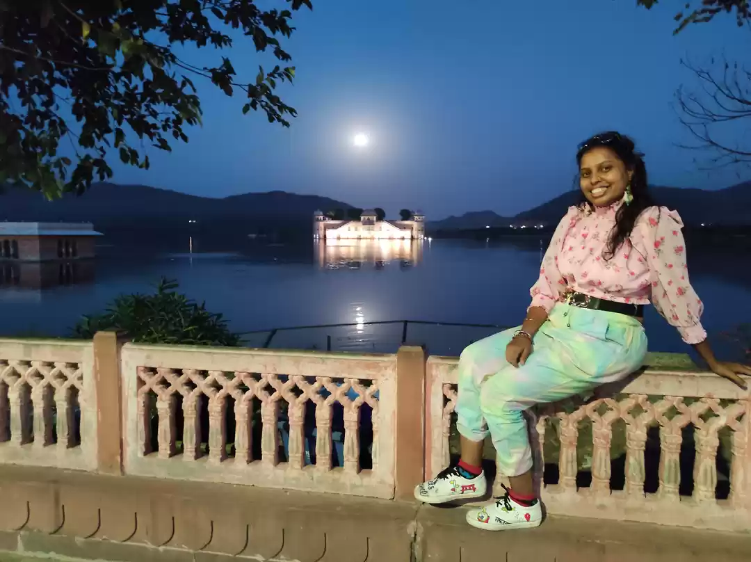 Photo of चांद के नूर मे चमकती