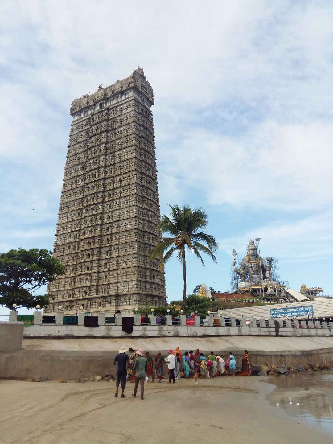 How To Cover Murudeshwar And Gokarna In Two Days And Top Things To Do There Tripoto Best road route from bangalore to gokarna. how to cover murudeshwar and gokarna in