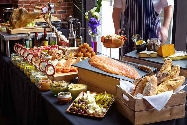 Photo of These spots in Mumbai are offering sumptuous Sunday brunches for less than ₹1000!