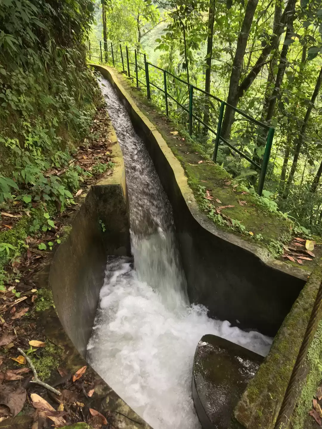 Sidrapong: Home to Asias first Hydroelectric Power Station. notontripoto -  Tripoto
