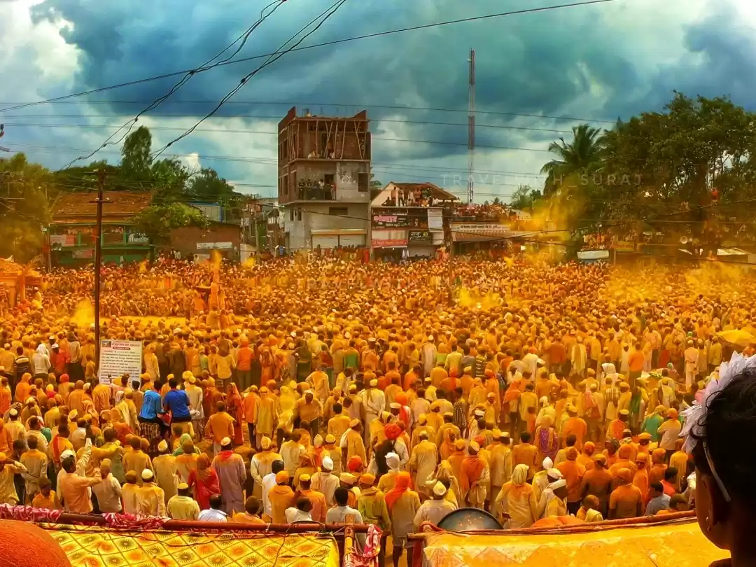 Photo of Soaked in yellow gol