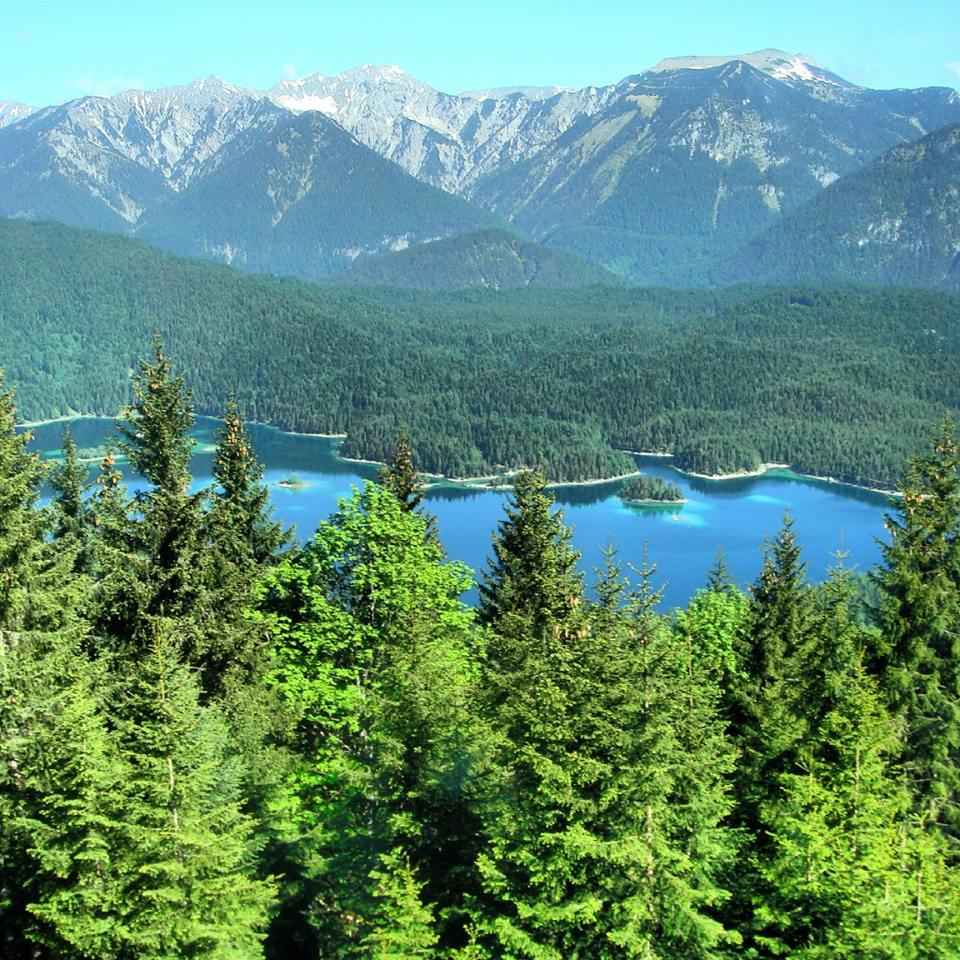 Photo of Cosily Nestled Between Two Lakes: Interlaken, Switzerland