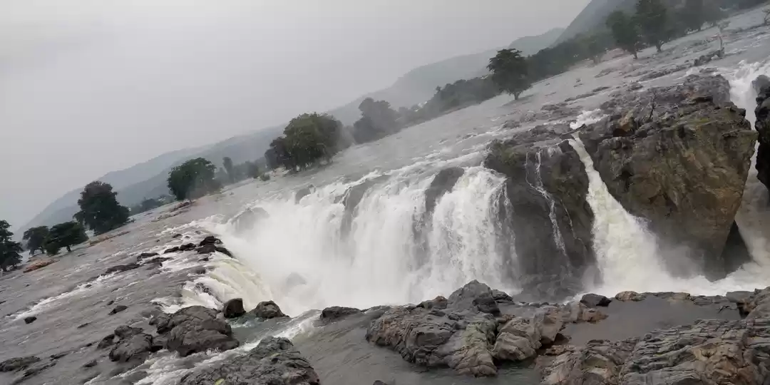 Photo of Hogenakkal Waterfall