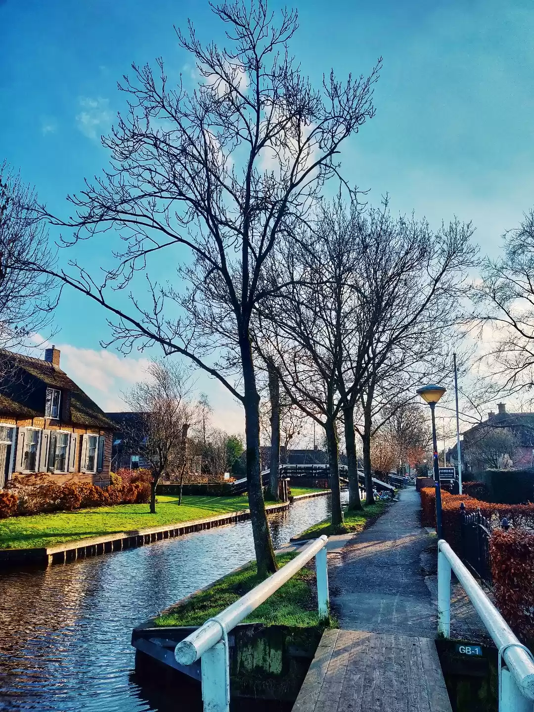 Photo of Giethoorn; the elf t