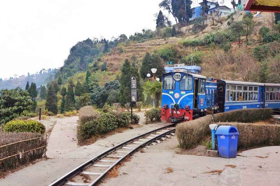 24 Hours In Darjeeling A Complete Guide On What To See And Do Tripoto The snow clad mountains on one side offer a beautiful backdrop to the journey.