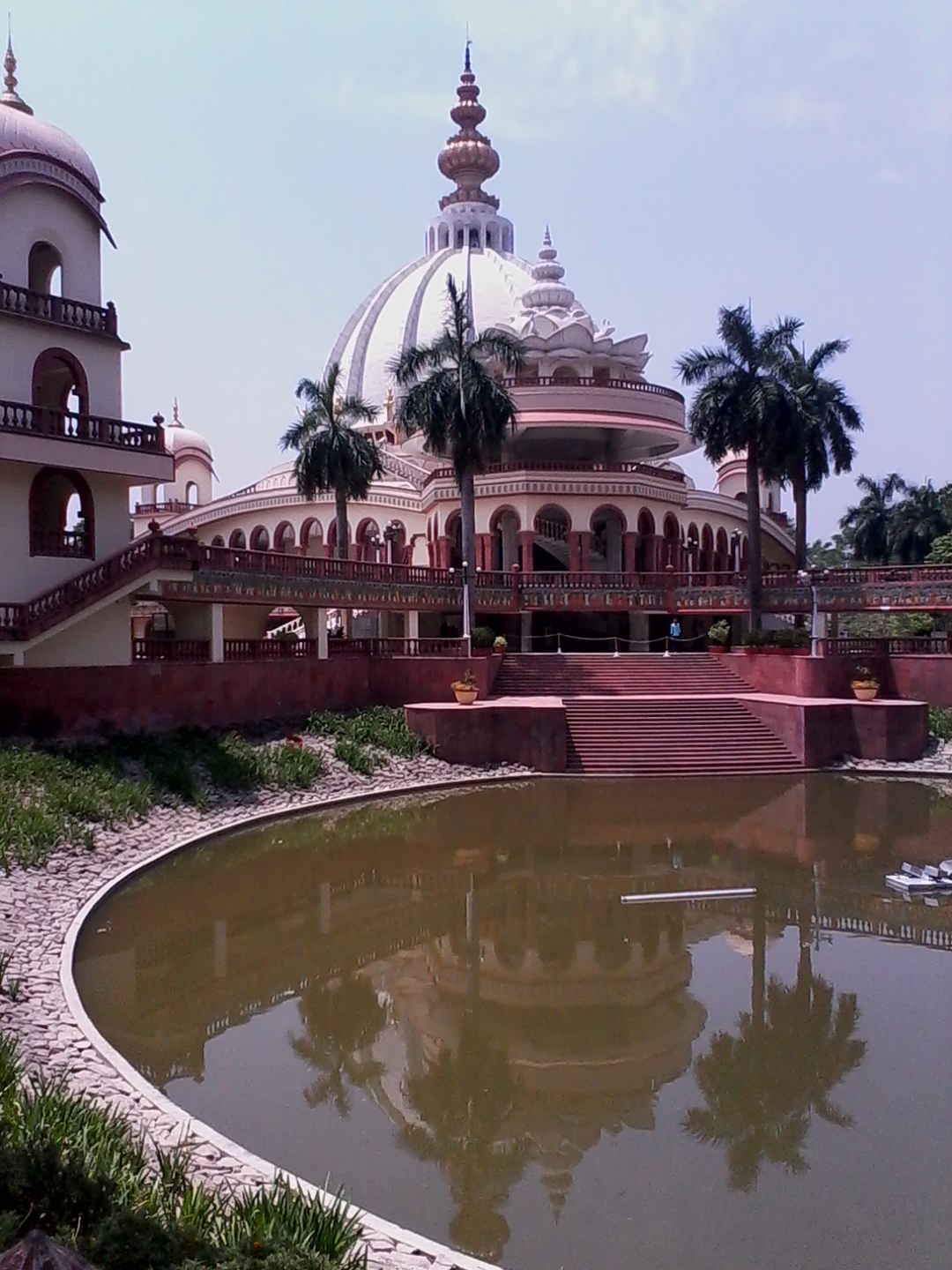Iskcon Temple Mayapur Trip Itinerary Mayapur Tour Tripoto While there, you can join a mass prayer or meditate the complex also includes a food court, allowing visitors to try delicious and affordable dishes. iskcon temple mayapur trip itinerary