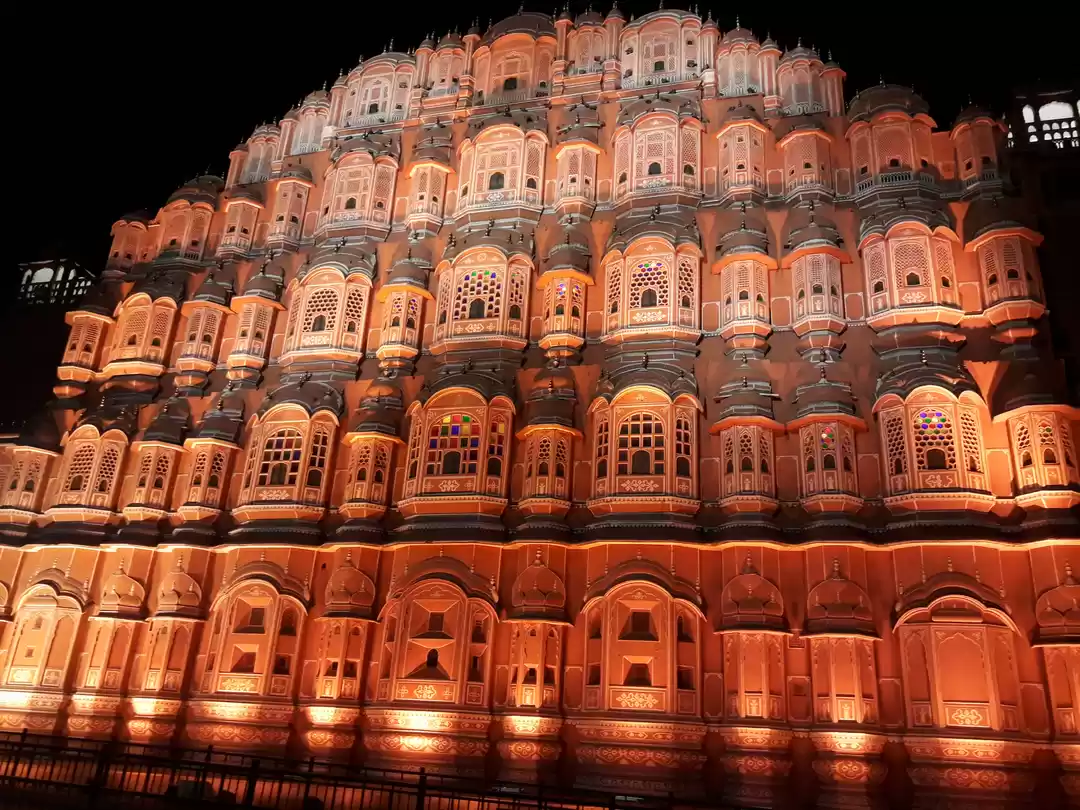 Photo of Hawa mahal looking s