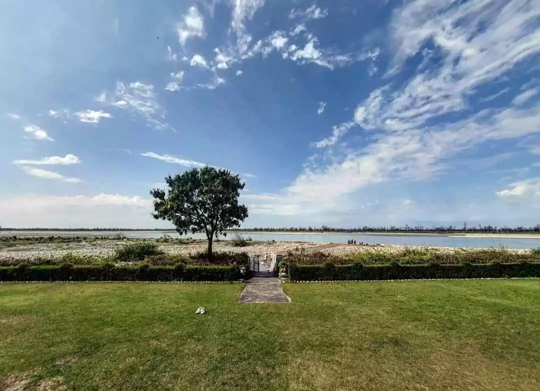 Photo of Amatra by the Ganges